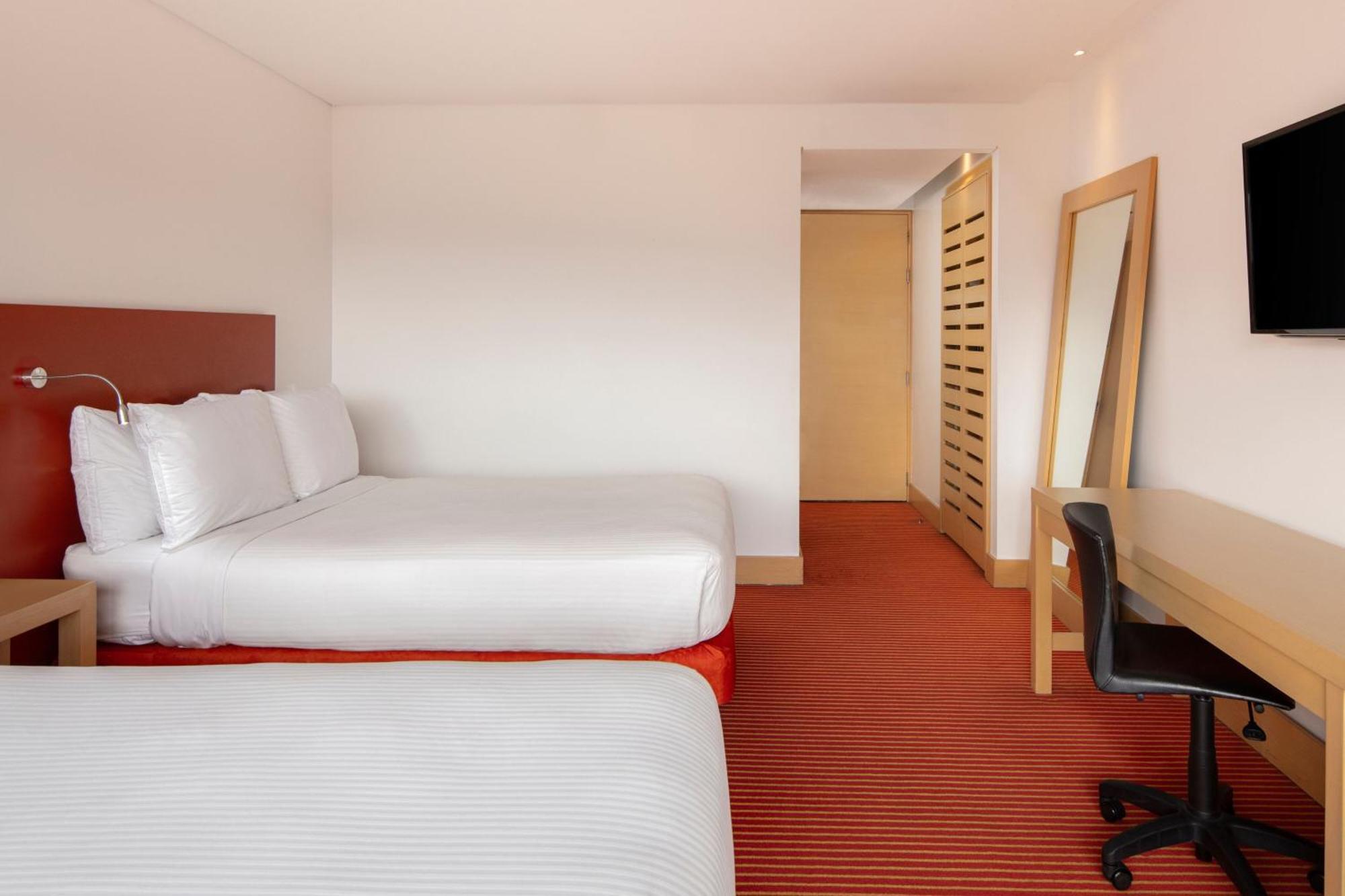 Fairfield By Marriott Bogota Embajada Hotel Exterior photo