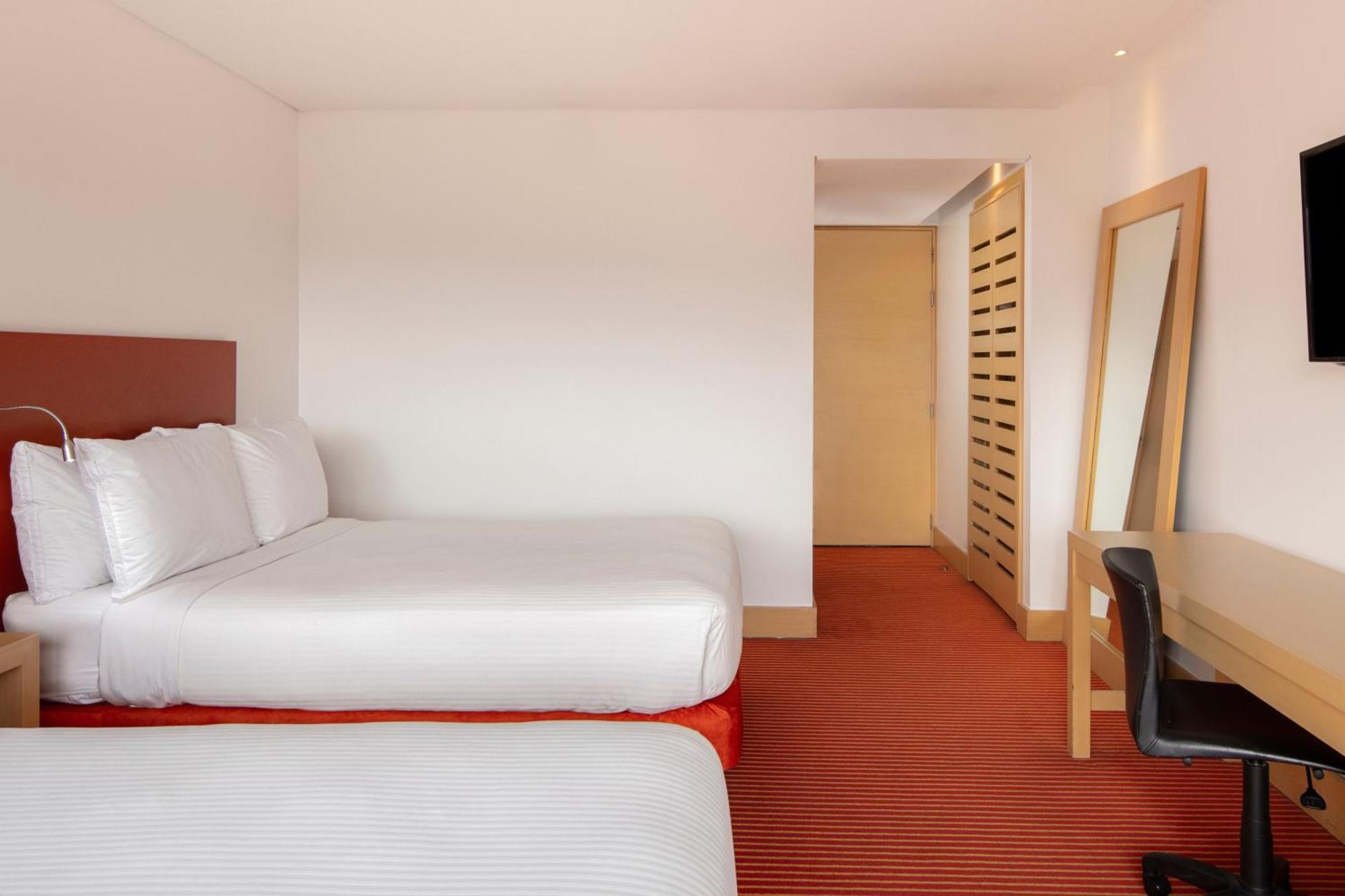 Fairfield By Marriott Bogota Embajada Hotel Exterior photo