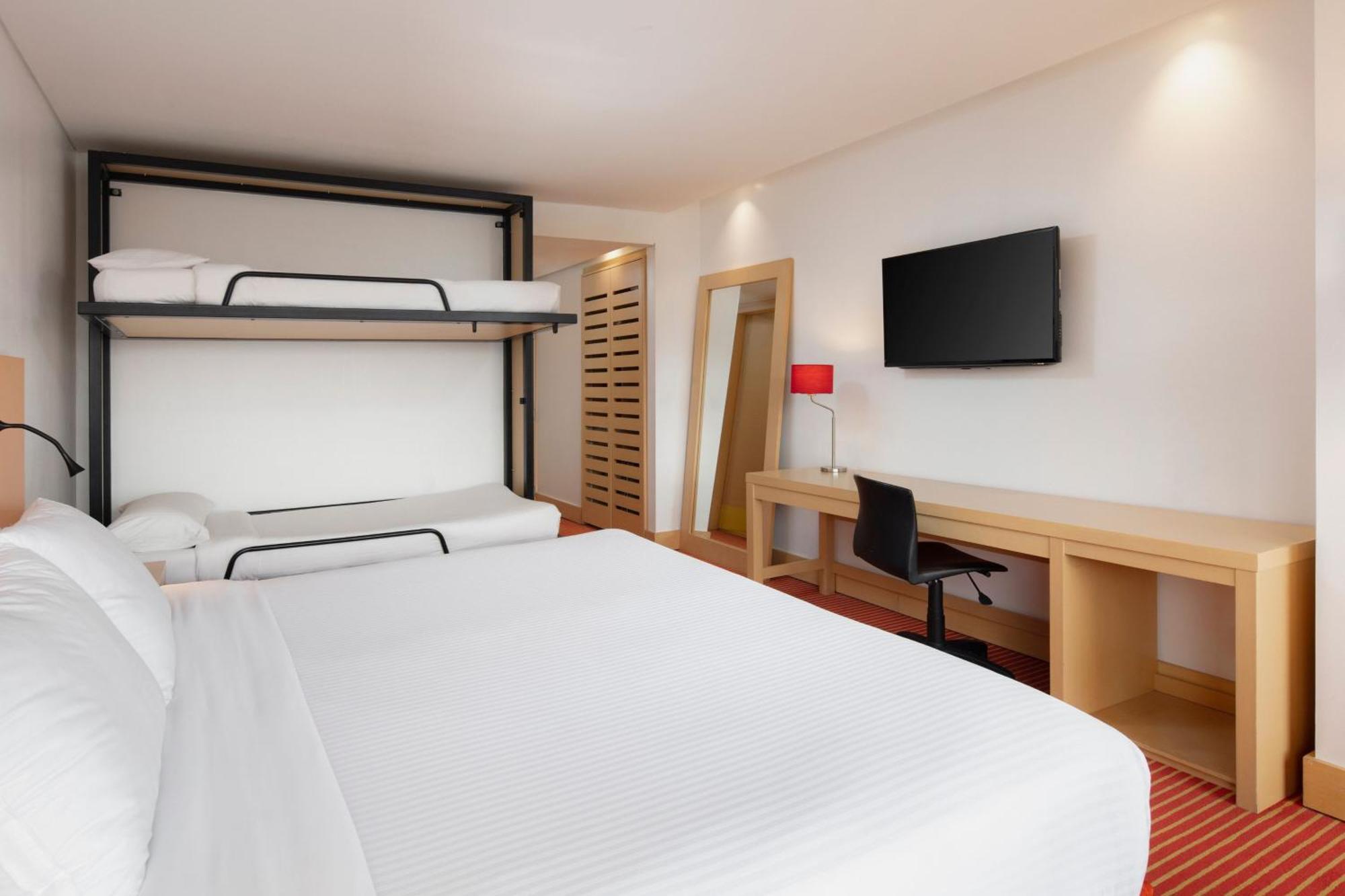 Fairfield By Marriott Bogota Embajada Hotel Exterior photo